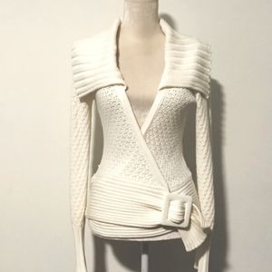 Cache belted sweater